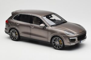 Porsche Cayenne E2 Turbo S Umbra メタリック Minichamps 1:18 WAP0213020F メタル - 画像 6/8