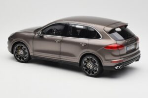 Porsche Cayenne E2 Turbo S Umbra メタリック Minichamps 1:18 WAP0213020F メタル - 画像 7/8