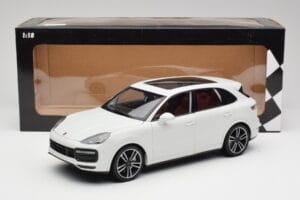Porsche Cayenne 9YA Turbo ホワイト メタリック Minichamps 1:18 155042560 メタル - 画像 8/8