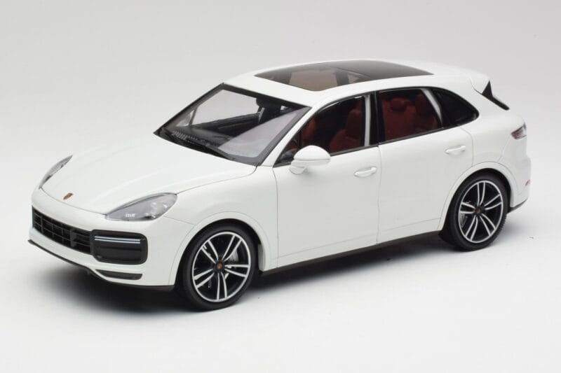 Porsche Cayenne 9YA Turbo ホワイト メタリック Minichamps 1:18 155042560 メタル