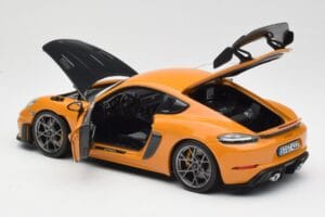 Porsche Cayman GT4 RS 982 Weissach Package Bahama Yellow Norev 1:18 187252 メタル - 画像 5/8