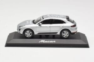 Porsche Macan 95B Silver Grey Metallic プロトタイプ Minichamps 1:43 WAP0201540E メタル