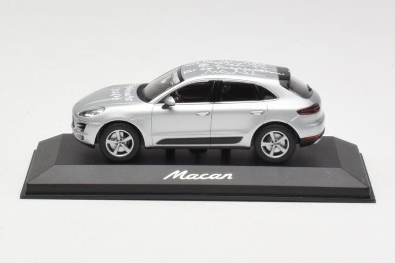 Porsche Macan 95B Silver Grey Metallic プロトタイプ Minichamps 1:43 WAP0201540E メタル