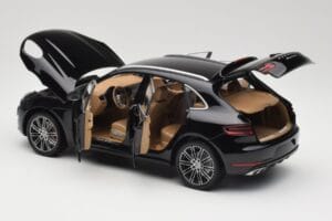 Porsche Macan Turbo 95B Black Metallic Minichamps 1:18 110062502 メタル - 画像 5/8