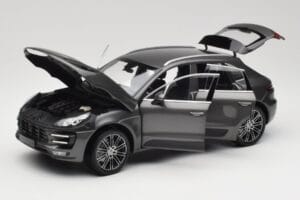 Porsche Macan Turbo 95B Grey Metallic Minichamps 1:18 110062501 メタル - 画像 2/8