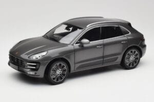 Porsche Macan Turbo 95B Grey Metallic Minichamps 1:18 110062501 メタル