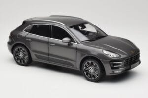 Porsche Macan Turbo 95B Grey Metallic Minichamps 1:18 110062501 メタル - 画像 6/8