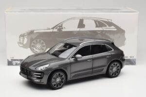 Porsche Macan Turbo 95B Grey Metallic Minichamps 1:18 110062501 メタル - 画像 8/8