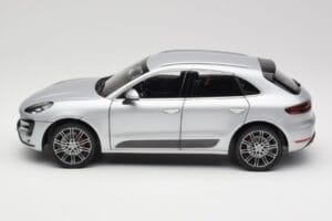Porsche Macan Turbo 95B シルバー Minichamps 1:18 110062504 メタル - 画像 4/8