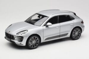 Porsche Macan Turbo 95B シルバー Minichamps 1:18 110062504 メタル