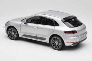 Porsche Macan Turbo 95B シルバー Minichamps 1:18 110062504 メタル - 画像 5/8