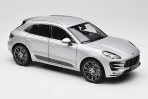 Porsche Macan Turbo 95B シルバー Minichamps 1:18 110062504 メタル - 画像 6/8