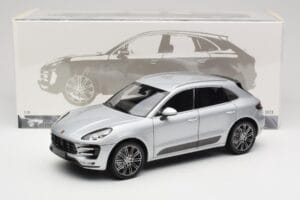 Porsche Macan Turbo 95B シルバー Minichamps 1:18 110062504 メタル - 画像 8/8