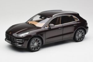 Porsche Macan 95B Turbo マホガニー メタリック Minichamps 1:18 110062500 メタル