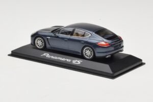 Porsche Panamera 970 4 ブルーメタリック Minichamps 1:43 400068220 メタル - 画像 3/4