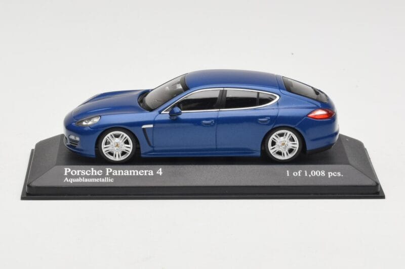 Porsche Panamera 970 4S Blue Metallic Minichamps 1:43 WAP0200419 メタル