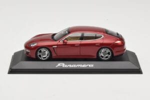 Porsche Panamera 970 Red Metallic Minichamps 1:43 WAP0200119 メタル