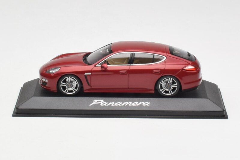 Porsche Panamera 970 レッド Minichamps 1:43 WAP02000119 メタル