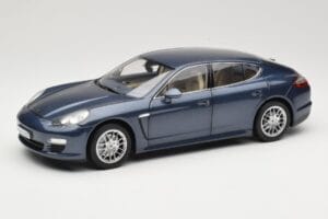 Porsche Panamera 970 S ブルー Minichamps 1:18 Porsche Panamera 970 S ブルー Minichamps 1:18 WAP02100119 メタル