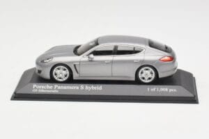 Porsche Panamera 970 S Hybrid シルバー Minichamps 1:43 Porsche Panamera 970 S Hybrid シルバー Minichamps 1:43 400068250 メタル
