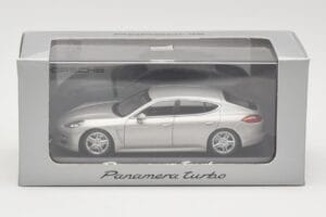 Porsche Panamera 970 Turbo ベージュ Minichamps 1:43 WAP0200519 メタル - 画像 4/4