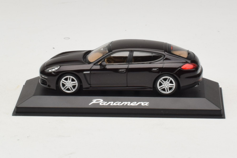 Porsche Panamera 970 Black Metallic Minichamps 1:43 WAP0203900E メタル