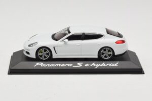 Porsche Panamera 970 S e-Hybrid ホワイト Minichamps 1:43 WAP0207200E メタル