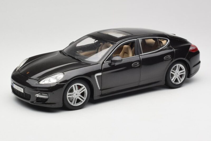 Porsche Panamera Turbo 970 ブラック Maisto 1:18 36197 メタル