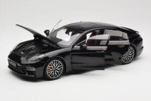 Porsche Panamera 971 Turbo S ブラック メタリック Minichamps 1:18 113061076 メタル - 画像 2/8