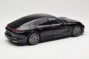 Porsche Panamera 971 Turbo S ブラック メタリック Minichamps 1:18 113061076 メタル - 画像 3/8