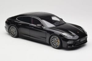 Porsche Panamera 971 Turbo S ブラック メタリック Minichamps 1:18 113061076 メタル - 画像 6/8