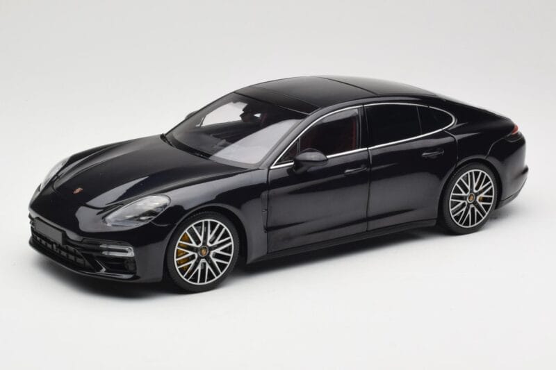 Porsche Panamera 971 Turbo S ブルー メタリック Minichamps 1:18 113061075 メタル