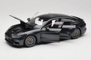 Porsche Panamera 971 Turbo S Grey Metallic Minichamps 1:18 113061073 メタル - 画像 2/8