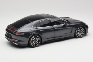 Porsche Panamera 971 Turbo S Grey Metallic Minichamps 1:18 113061073 メタル - 画像 3/8