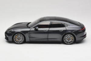 Porsche Panamera 971 Turbo S Grey Metallic Minichamps 1:18 113061073 メタル - 画像 4/8