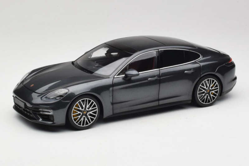 Porsche Panamera 971 Turbo S Grey Metallic Minichamps 1:18 113061073 メタル