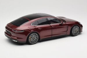 Porsche Panamera 971 Turbo S レッド メタリック Minichamps 1:18 113061077 メタル - 画像 3/8