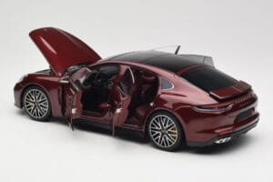 Porsche Panamera 971 Turbo S レッド メタリック Minichamps 1:18 113061077 メタル - 画像 5/8