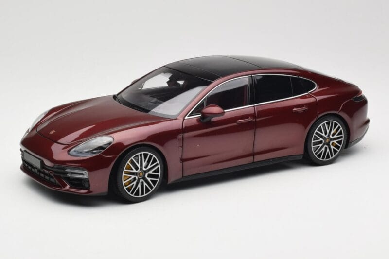 Porsche Panamera 971 Turbo S レッド メタリック Minichamps 1:18 113061077 メタル