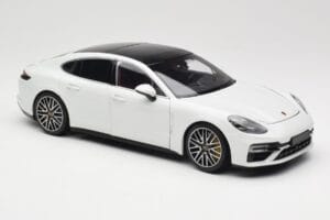 Porsche Panamera 971 Turbo S ホワイト メタリック Minichamps 1:18 113061074 メタル - 画像 6/8