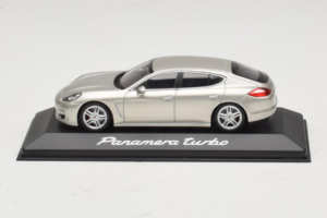 Porsche Panamera 970 Turbo シルバー Minichamps 1:43 WAP02000519 メタル
