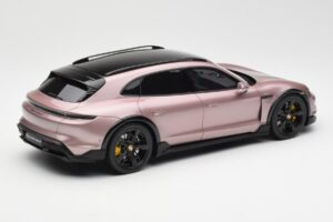 Porsche Taycan Turbo S Cross Turismo メタリックピンク GT Spirit 1:18 GT440 レジン - 画像 2/6