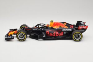 Red Bull Racing Honda RB16B #11 S. Perez Mexican GP 2021 Minichamps 1:18 110211911 メタル - 画像 3/6