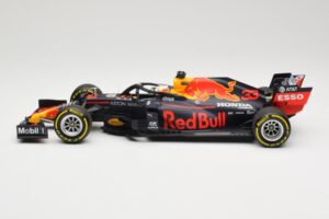 Red Bull Racing RB16 #33 M. Verstappen Winner 70th Anniversary GP 2020 Minichamps 1:18 110200533 メタル - 画像 3/6