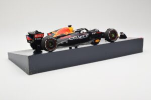 Red Bull Racing RB18 #1 M. Verstappen Winner Austin GP 2022 Minichamps 1:18 113222901 メタル - 画像 3/6