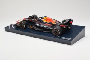 Red Bull Racing RB18 #1 M. Verstappen Winner Austin GP 2022 Minichamps 1:18 113222901 メタル - 画像 5/6
