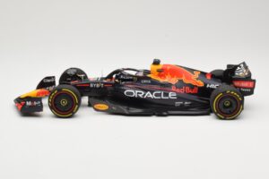 Red Bull Racing RB18 #1 M. Verstappen Winner Miami GP 2022 Minichamps 1:18 110220501 メタル - 画像 3/6