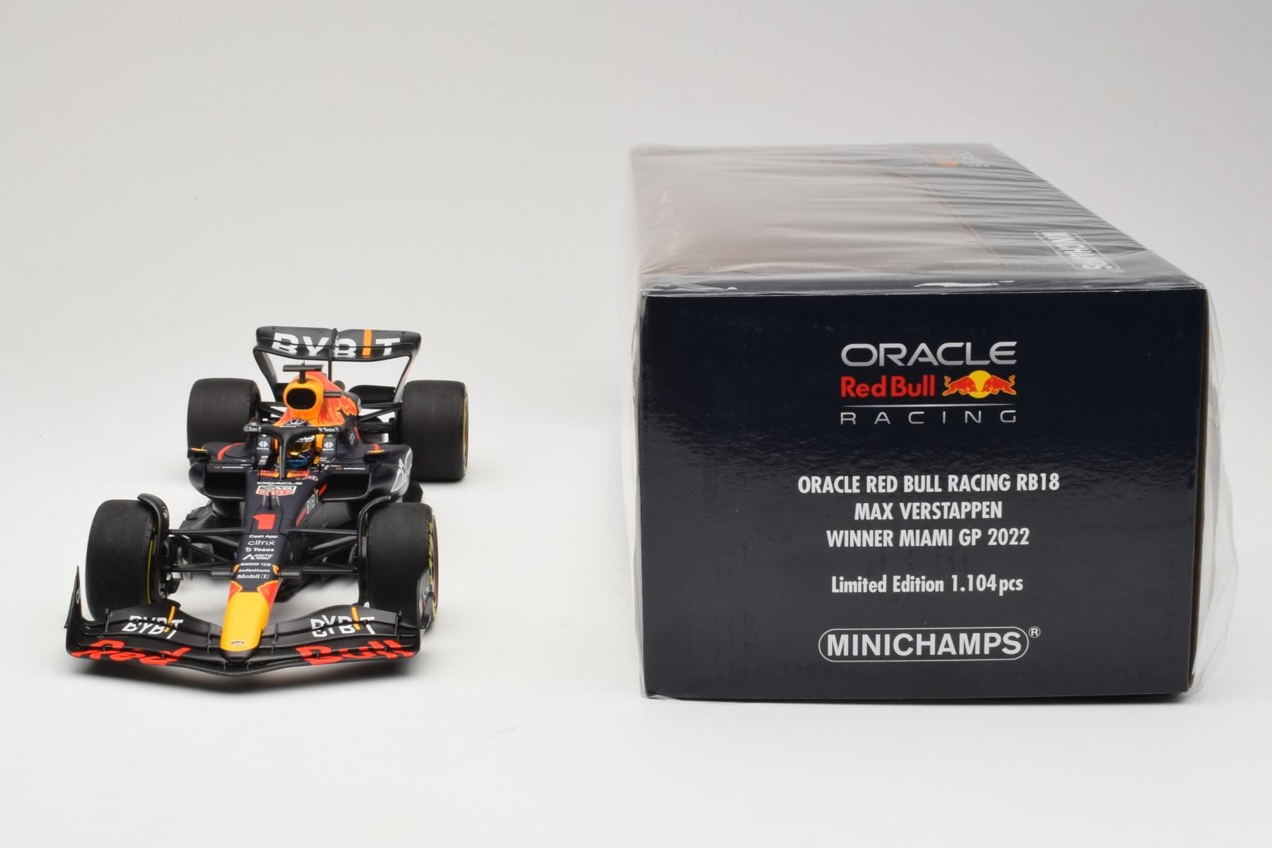 Minichamps Red Bull RB18 1/18 マイアミGP