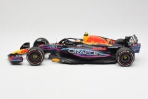 Red Bull Racing RB19 #11 S. Perez 2nd Place Miami GP 2023 Minichamps 1:18 110230511 メタル - 画像 3/6