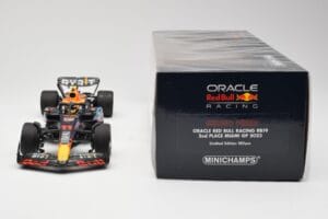 Red Bull Racing RB19 #11 S. Perez 2nd Place Miami GP 2023 Minichamps 1:18 110230511 メタル - 画像 6/6